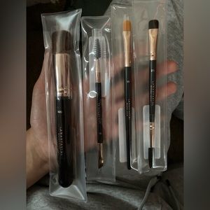 anastasia beverly hills makeup brush holder and 4 brushes (A30, 7B, 18, 20)